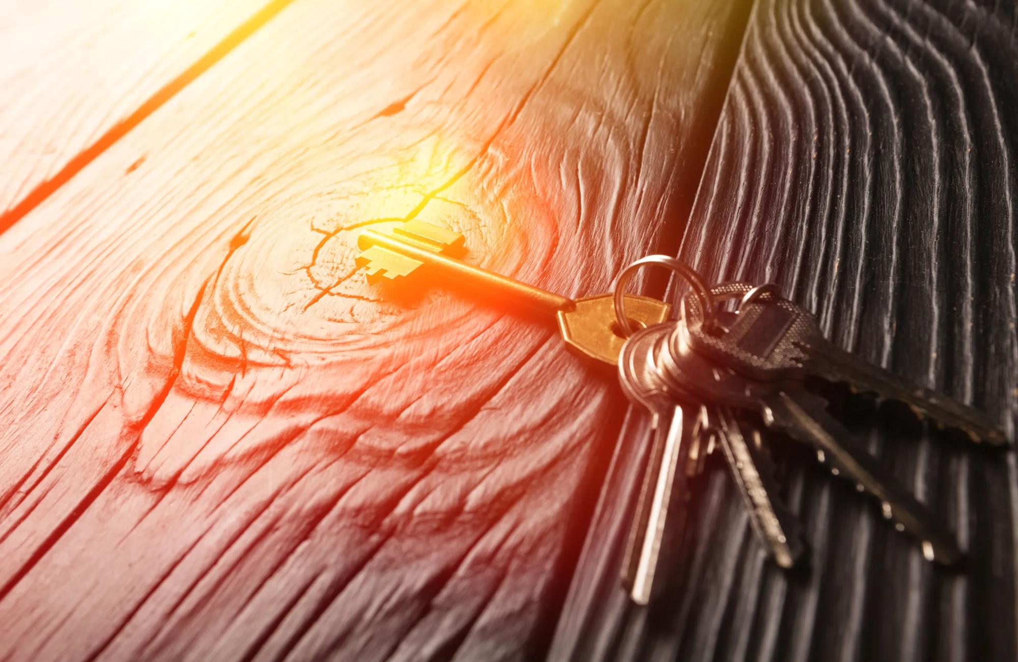 house keys on a wooden background