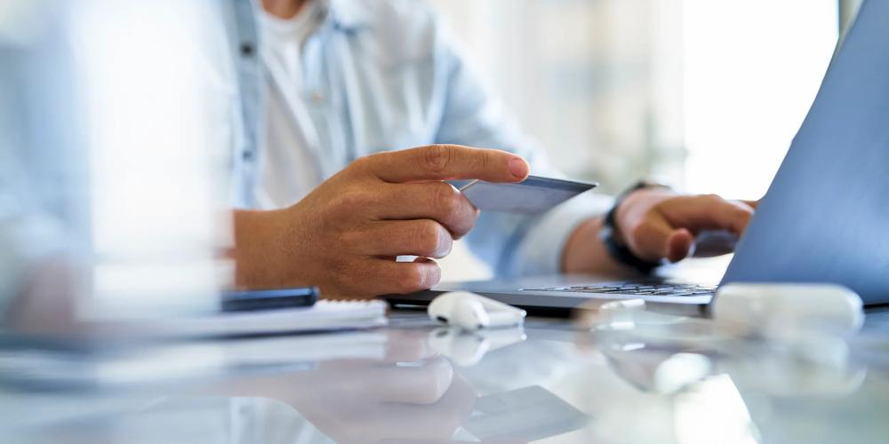 man making an online purchase at his laptop